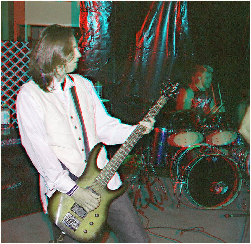 Mike Cadman with stereo bass. 3-D Photography by Marc Dawson.